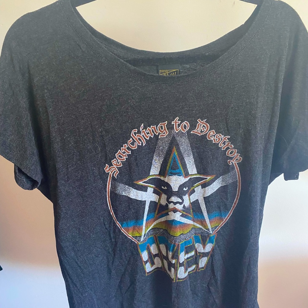 Obey T-shirt, size M